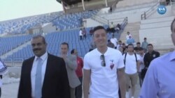 Mesut Özil Futbol Kariyerini Sonlandırdığını Açıkladı 