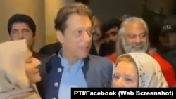 عمران خان کا زمان پارک پہنچنے پر استقبال۔