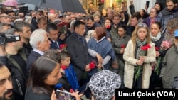 Gazeteci Hrant Dink cinayetinin tetikçisi Ogün Samast’ın bu hafta içinde tahliye edilmesinin protesto edilmesi amacıyla düzenlenen toplantıya çok sayıda kişi katıldı. 