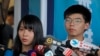 Hai nhà hoạt động Agnes Chow và Joshua Wong, right, 30/8/2019