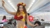 VietJet được biết tiếng là "hãng hàng không bikini" với hình ảnh quảng cáo dàn tiếp viên trong trang phục kiệm vải.