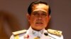 Tướng Prayuth Chan-ocha xuất hiện trước đại thính đường của quân đội tiếp theo sau sự ban hành của sắc lệnh của Quốc vương chỉ định ông làm 'người đứng đầu Hội đồng Hòa bình và Trật tự Quốc gia để điều hành việc nước'.