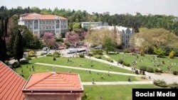 Boğaziçi Üniversitesi’nin İktisadi ve İdari Bilimleri Fakültesi’nin dağıtılması planından şimdilik vazgeçildi.